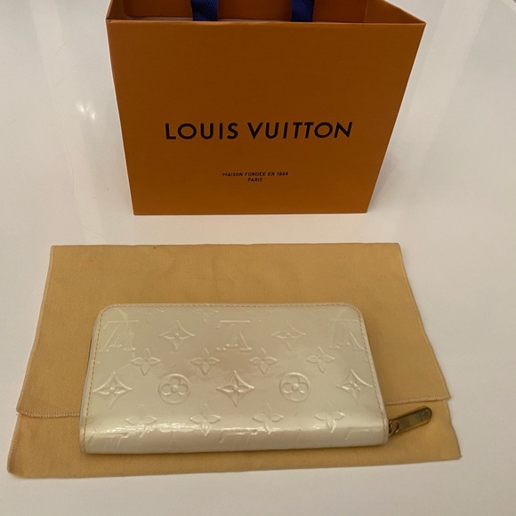Authentic Louis Vuitton Wallet - Picture 10 of 10